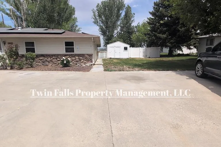 3073 Vickie Ln — Photo 4