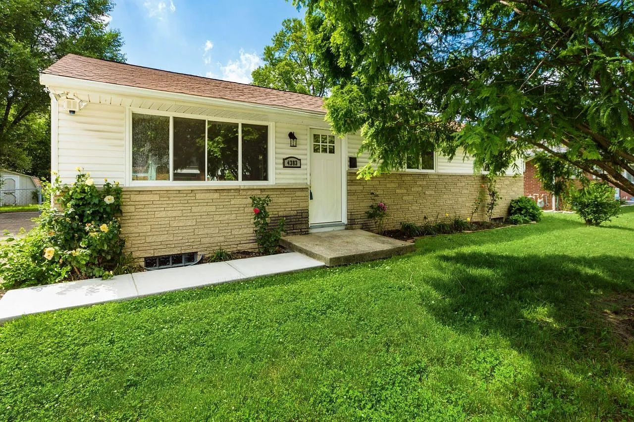 4383 Maize Rd photo 1