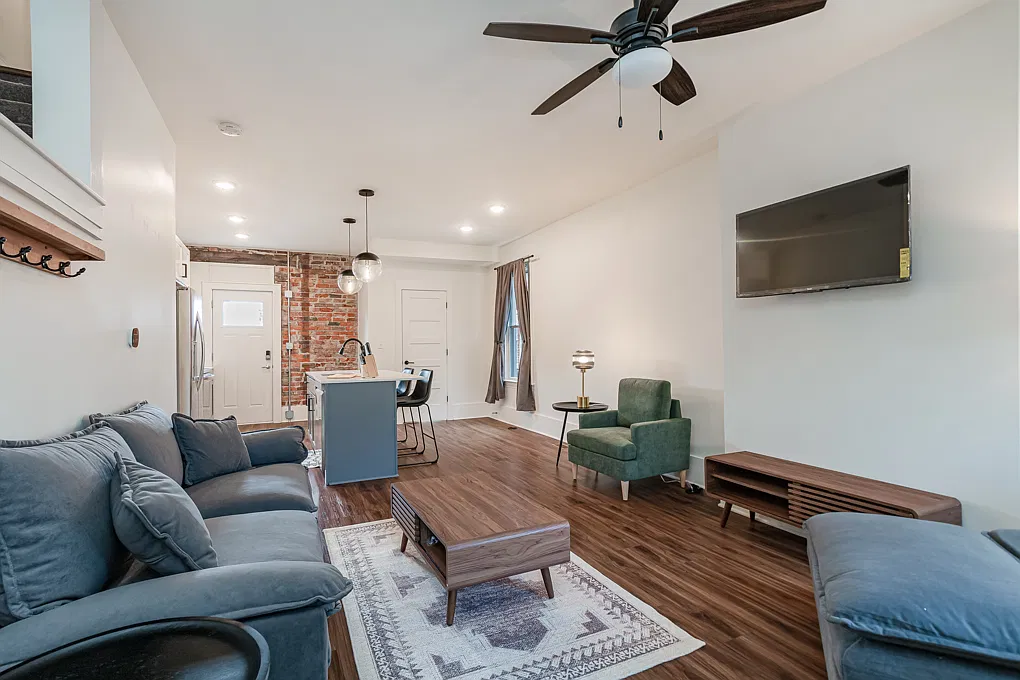 2 bed, 1.5 bath, 952 sqft, $1,400 — Photo 3