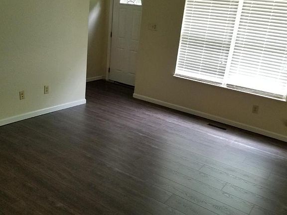 2nd image of 1411 Dutch Valley Dr #1411