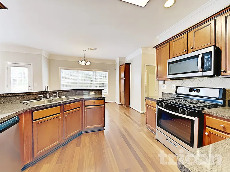 4311 Glen Heights Way — Photo 9