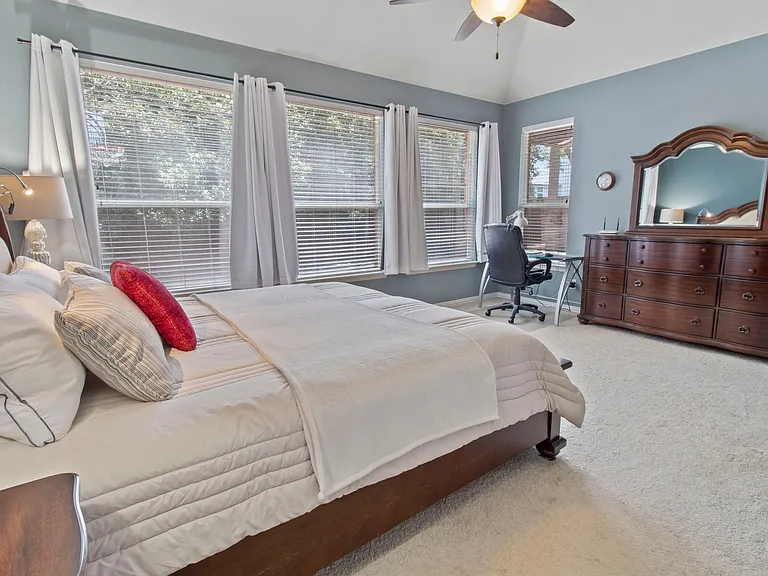 3705 Glenshannon Ln — Photo 11