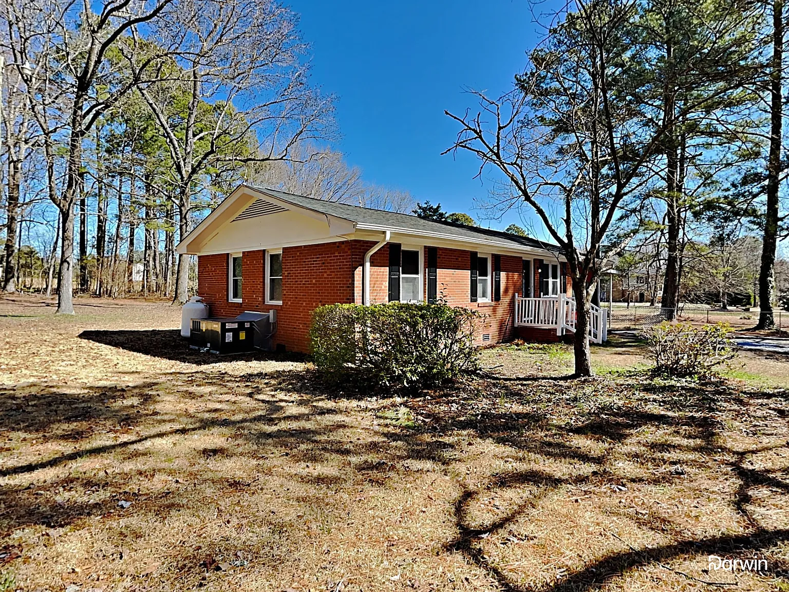 3 bed, 1.5 bath, 1050 sqft, $1,590 — Photo 2