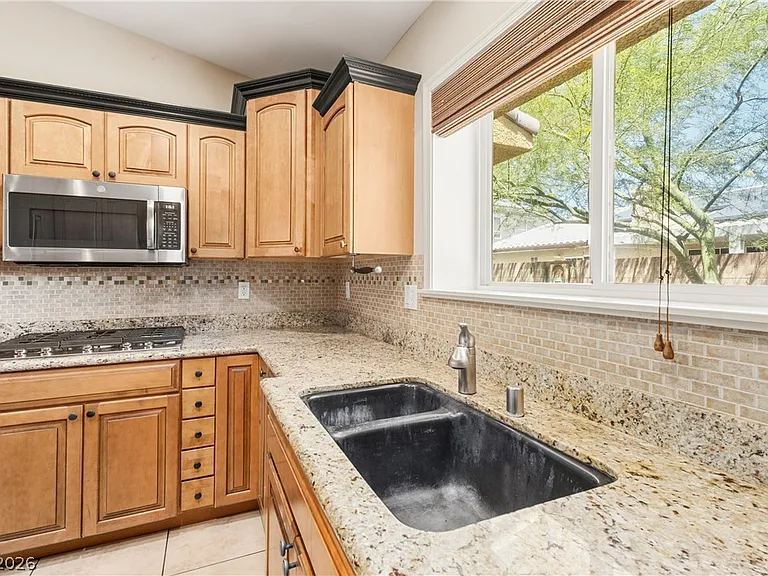 6288 Fisher Ave — Photo 11