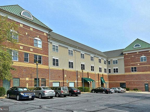 3rd image of 404 King Farm Blvd Unit 40401