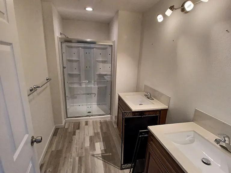 585 Hildale Cir — Photo 2