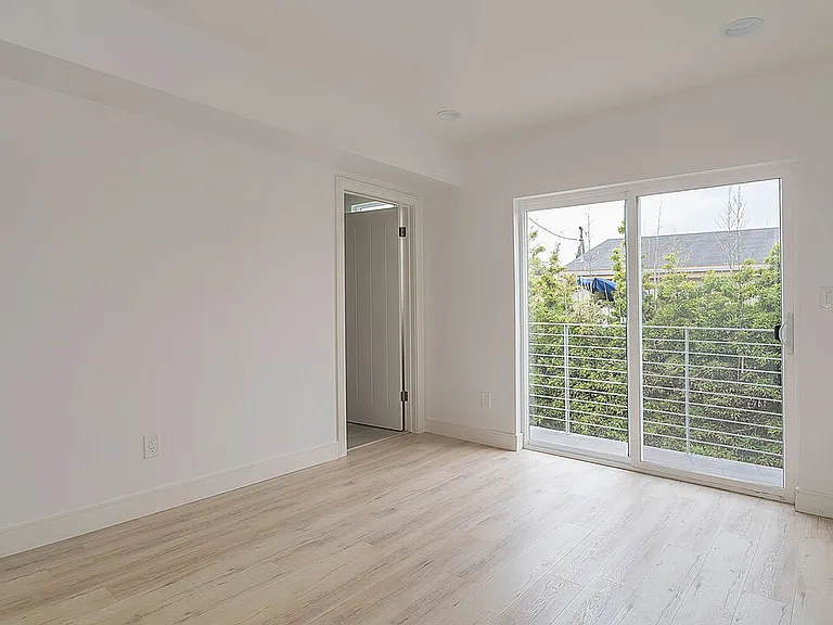 2211 6th Ave #1/2 — Photo 13