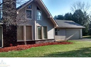 812 W McConnell St, Saint Johns, MI