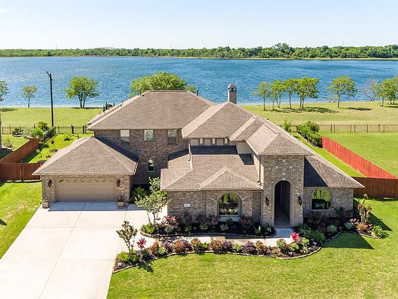 2nd image of 2320 Lakeway Dr