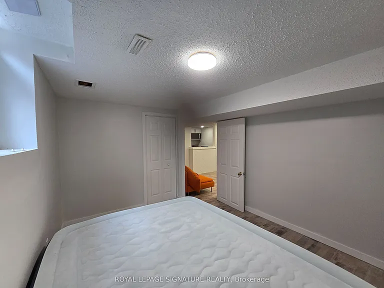 211 Glen Hill Dr #LOWER — Photo 11