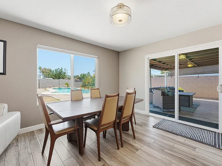 932 W Julie Dr — Photo 18