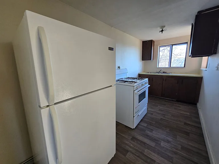 714 N Cottage Grv — Photo 6