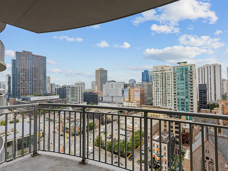 600 N Dearborn St #1505 — Photo 23
