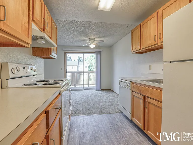 Royal Green Apartments — Photo 16