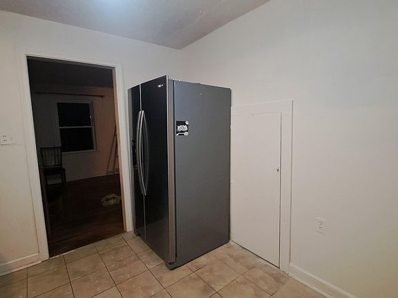 4th image of 224 Seward Ave