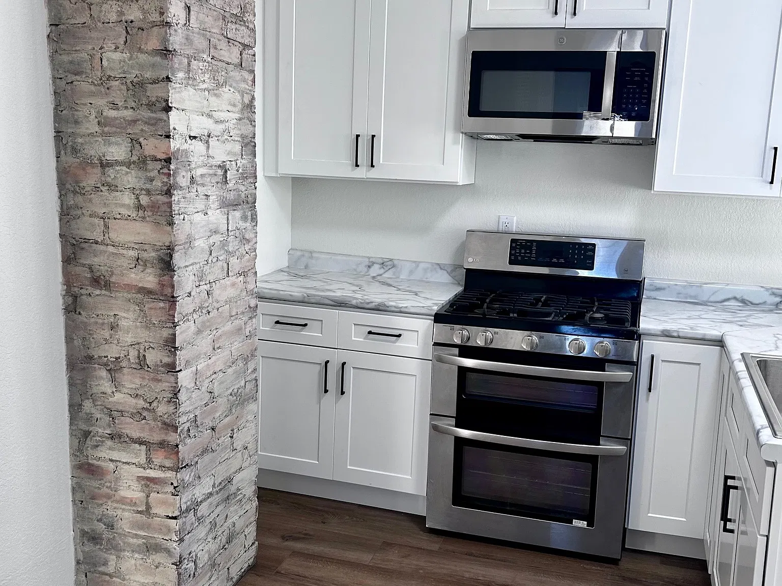 3 bed, 1.5 bath, 1152 sqft, $2,000 — Photo 4