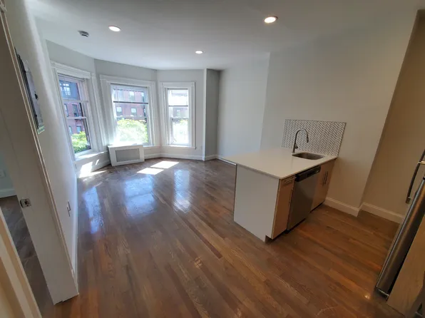 225 Newbury St #4, Boston, MA 02116