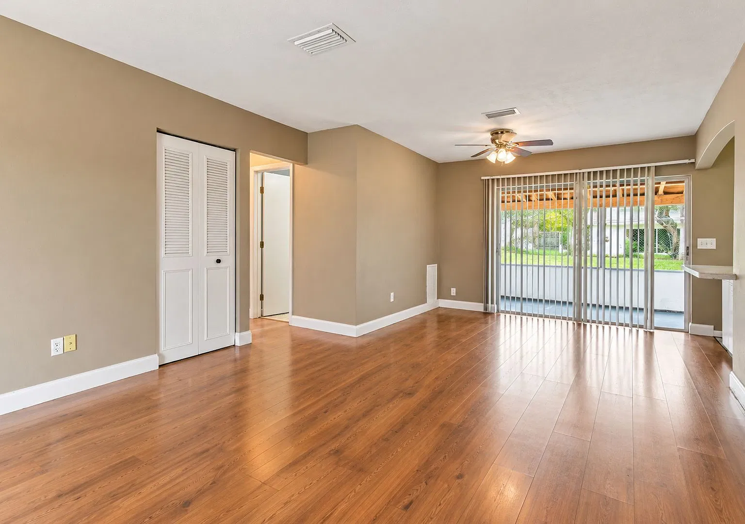 1002 Cobblestone Dr Spring Hill, FL 34606 — Photo 3