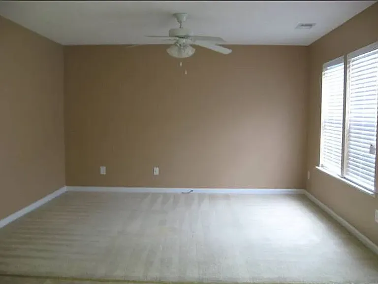 392 Eagle Pointe Dr — Photo 4