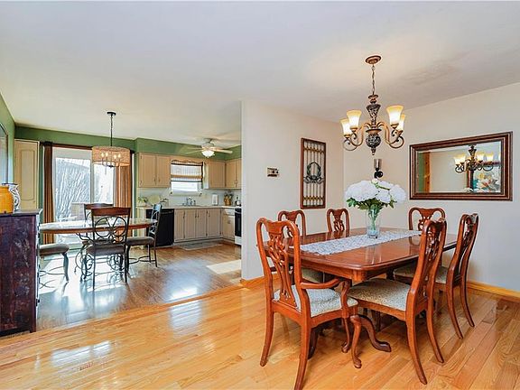5th image of 300 Tanglewood Dr