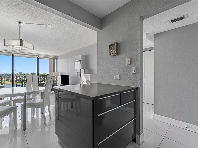 1830 Embassy Dr #613 — Photo 10