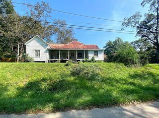 421 E Bond Ave, Wiggins, MS 39577