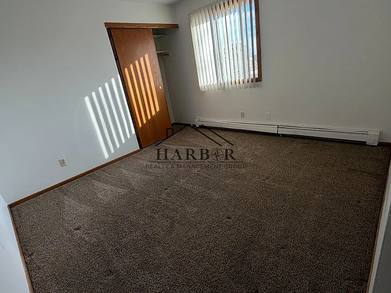 115 1st Ave NE #104 — Photo 2
