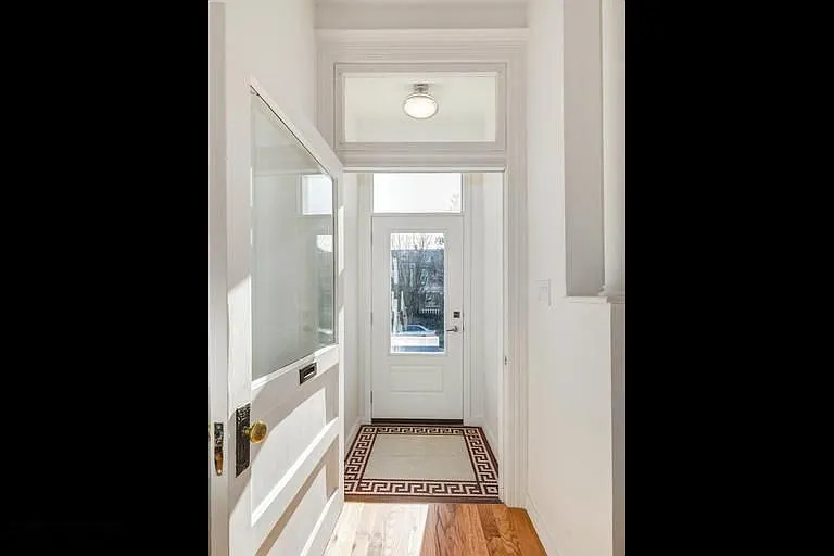 15 Bryant St NW — Photo 2