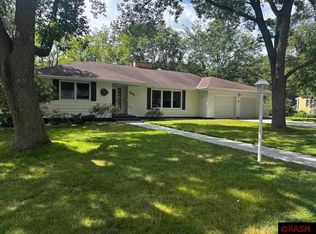 808 Austin Dr, Saint Peter, MN 56082