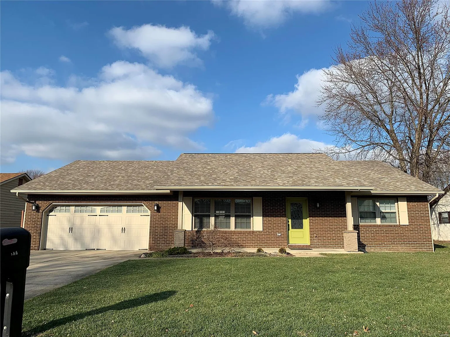 317 Kim Dr photo 1