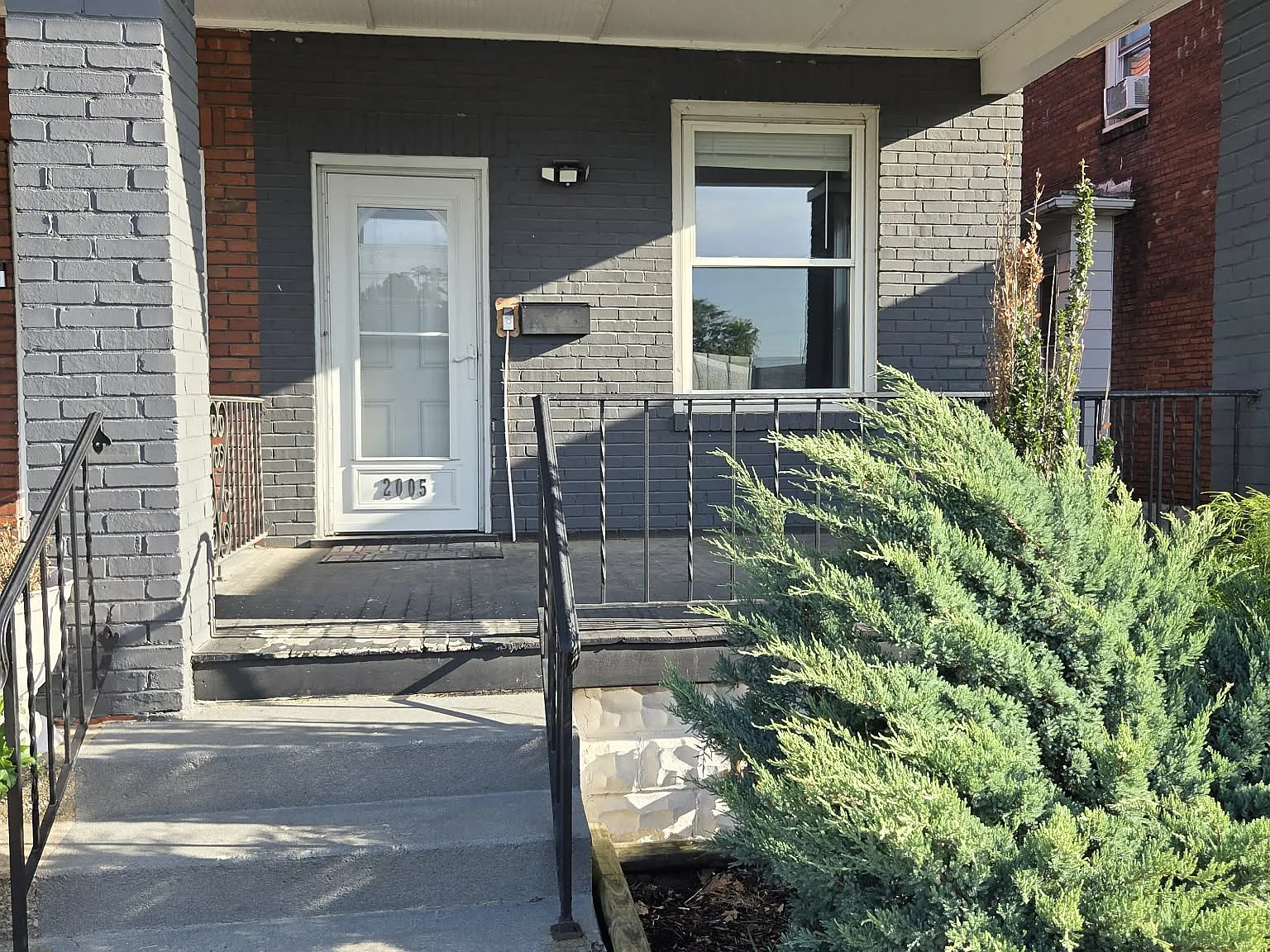 3 bed, 1239 sqft, $2,000 — Photo 1