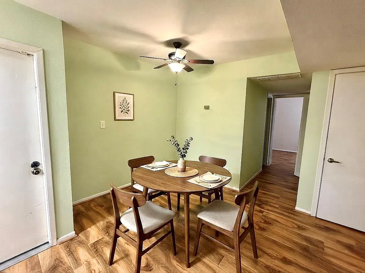 3 bed, 1274 sqft, $2,150 — Photo 1