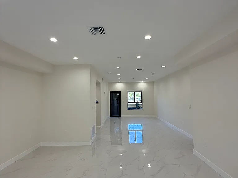 2215 N Naomi St #101 — Photo 6