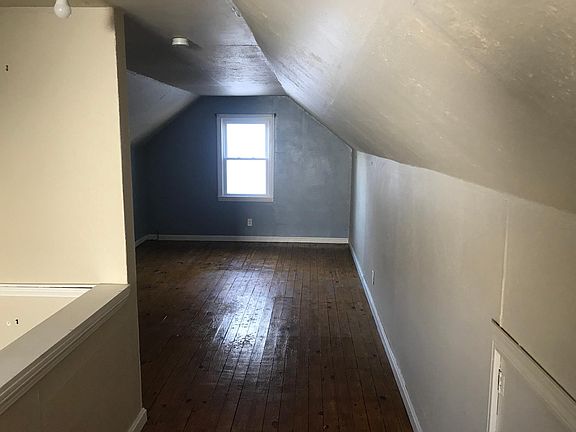 2nd image of 7602 Glencoe Ave