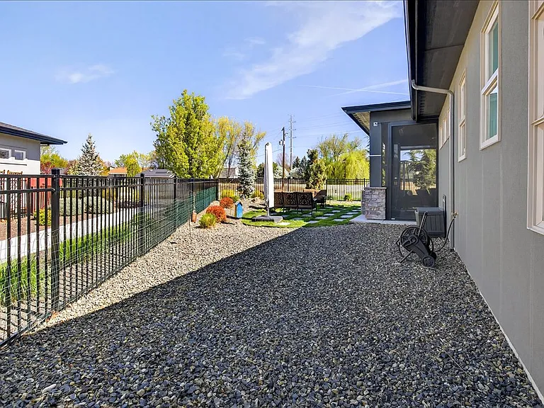 4718 E Goldstone Dr — Photo 39