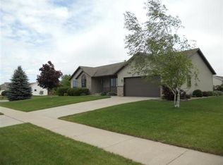 1190 S Perry Pkwy, Oregon, WI 53575