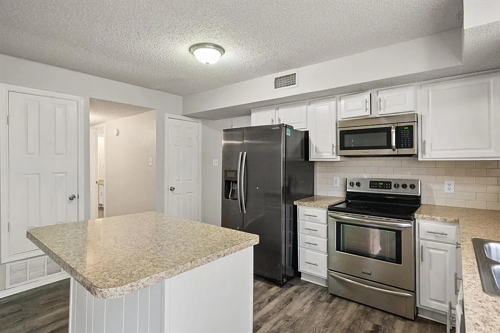 3505 Rush Springs Dr — Photo 4