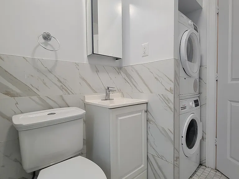 3147 Broadway #18 — Photo 3