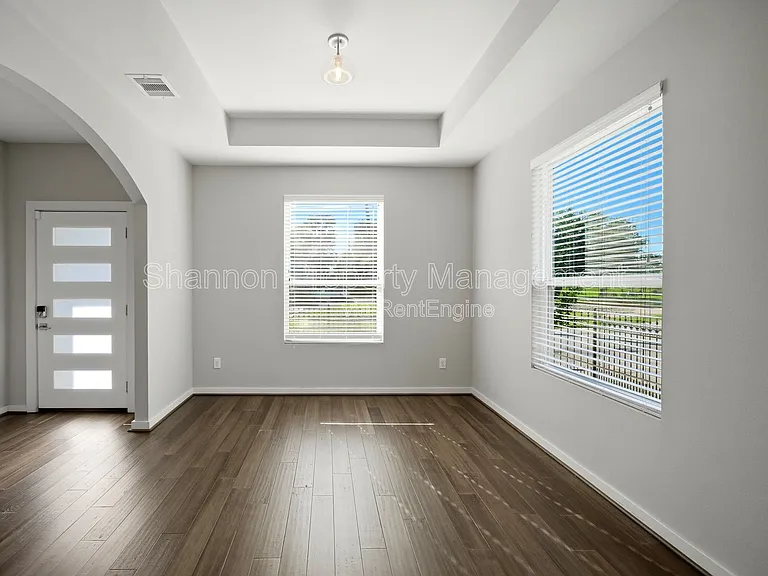 605 Dumble St — Photo 10