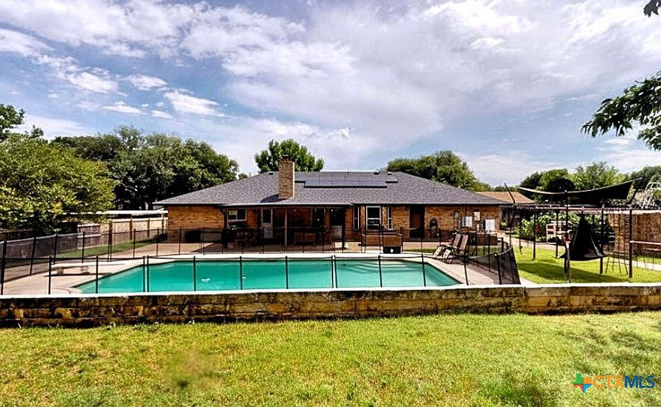 1st image of 205 Red Oak Dr