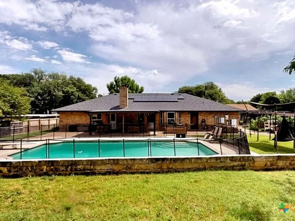 205 Red Oak Dr, Harker Heights, TX 76548