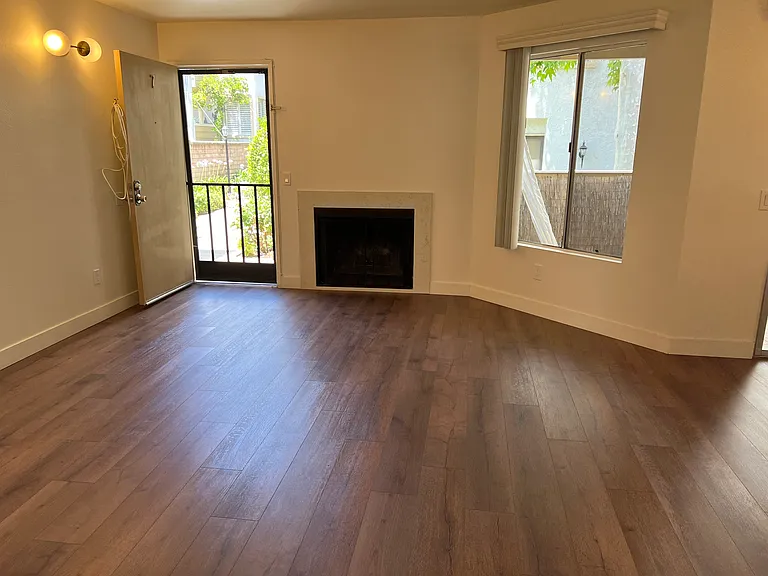 18408 Hatteras St — Photo 24