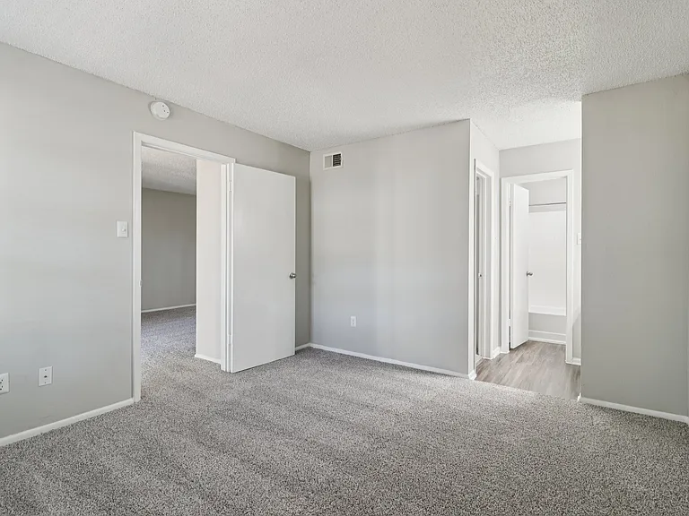 Rock Canyon Apartments — Photo 31