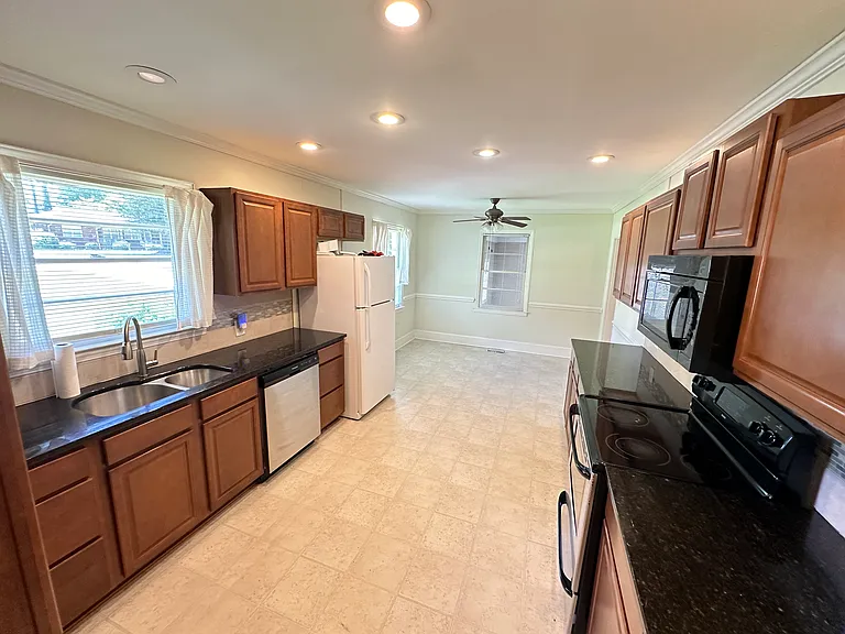 2306 Lane Ave — Photo 3