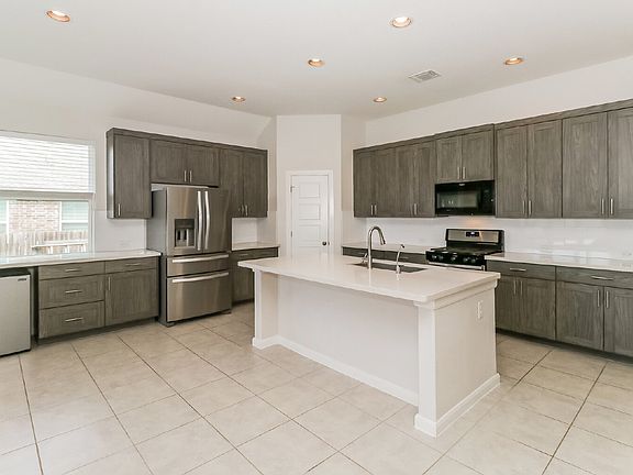 4th image of 115 Breakwater Dr
