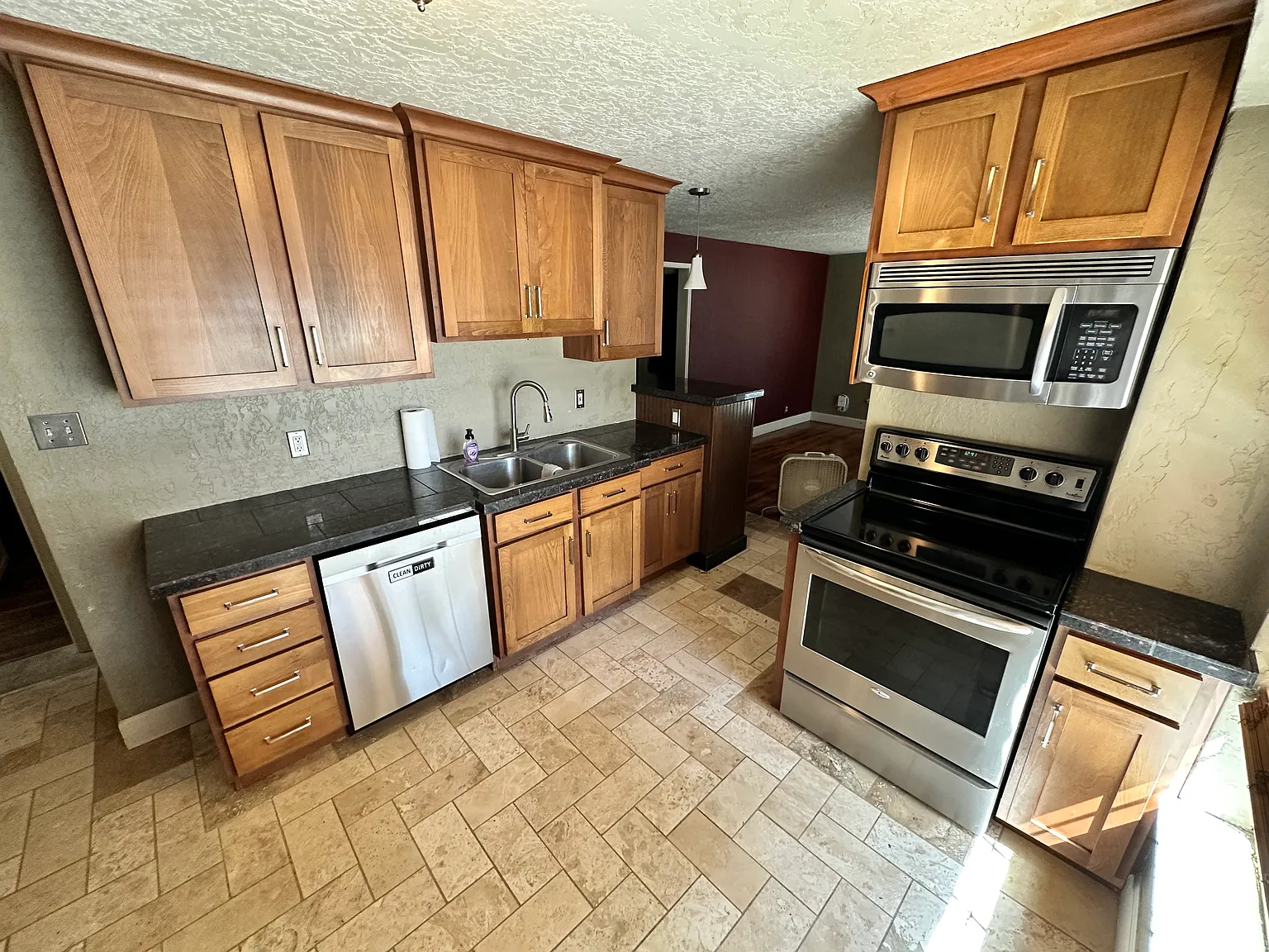 4 bed, 1712 sqft, $2,400 — Photo 3