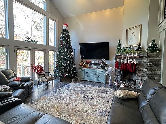 3rd image of 20212 Oak River Ct