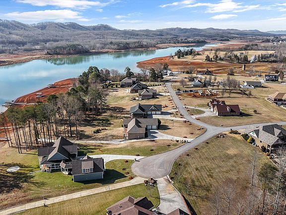 3rd image of 120 Dirk Way