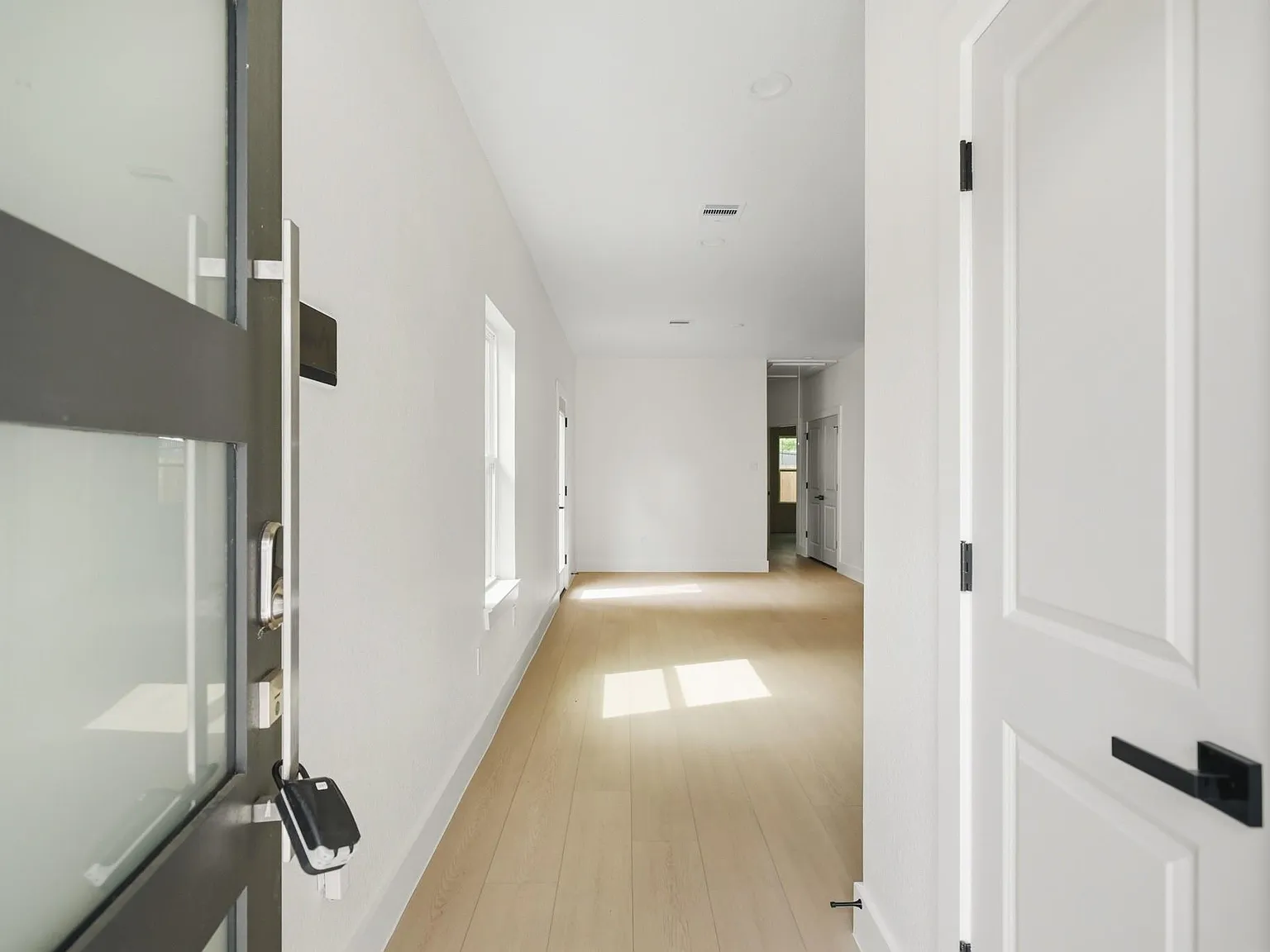 3 bed, 2.0 bath, 1210 sqft, $1,850 — Photo 3