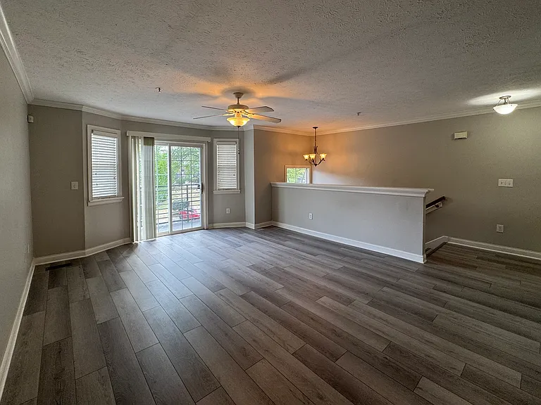1442 Oakhill Dr — Photo 6